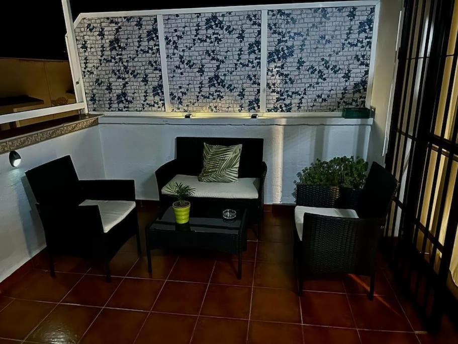 El Rincon De Apolo. Atico Con Aparcamiento Gratis. Appartamento Málaga